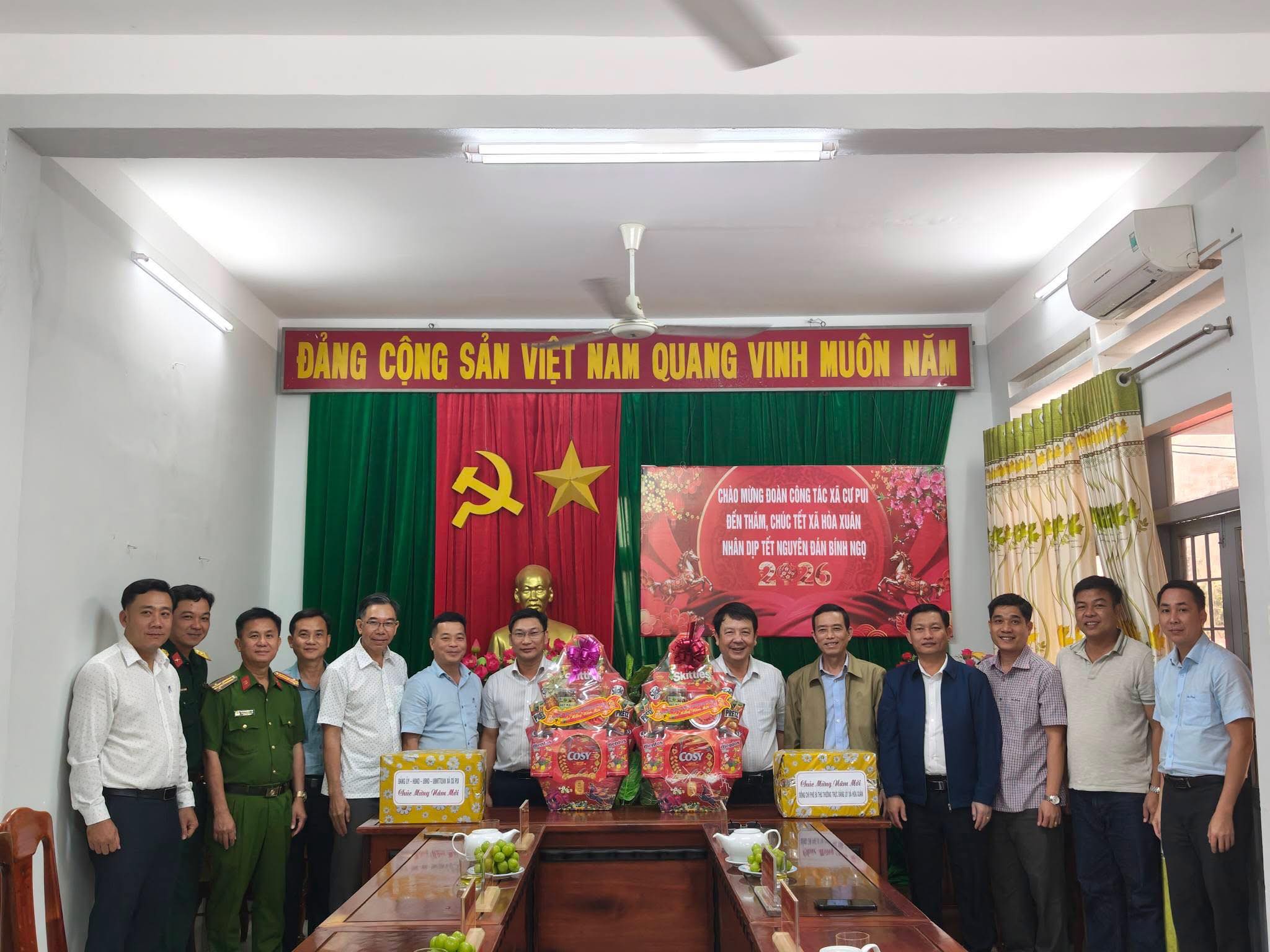 ẤM ÁP NGHĨA TÌNH KẾT NGHĨA - XÃ CƯ PUI THĂM, CHÚC TẾT XÃ HÒA XUÂN