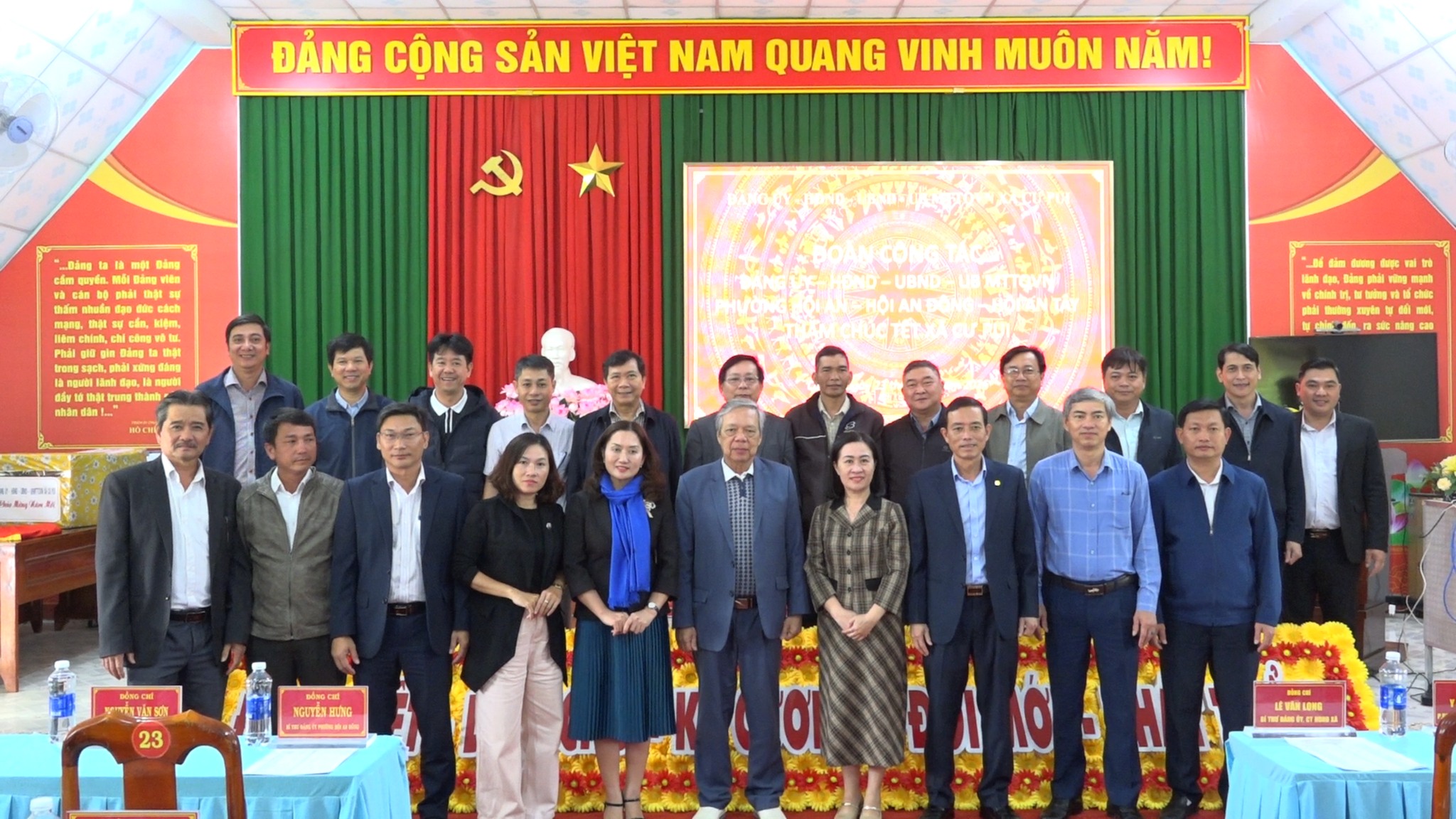 Đoàn công tác Đảng ủy – HĐND – UBND – UBMTTQ Việt Nam các phường Hội An, Hội An Tây, Hội An Đông thăm, chúc Tết tại xã Cư Pui.