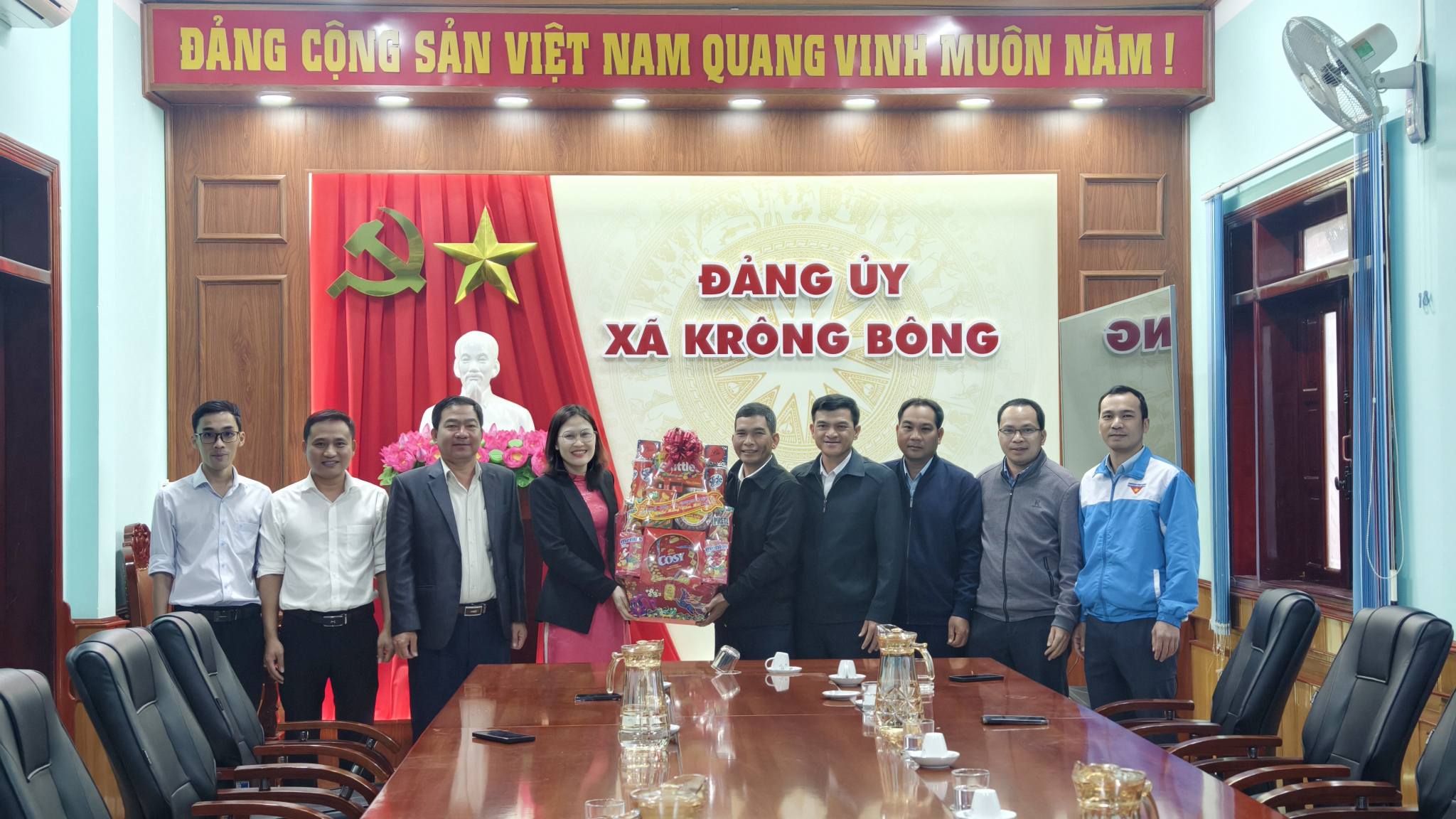 Lãnh đạo xã Cư Pui thăm, chúc tết tại xã Krông Bông