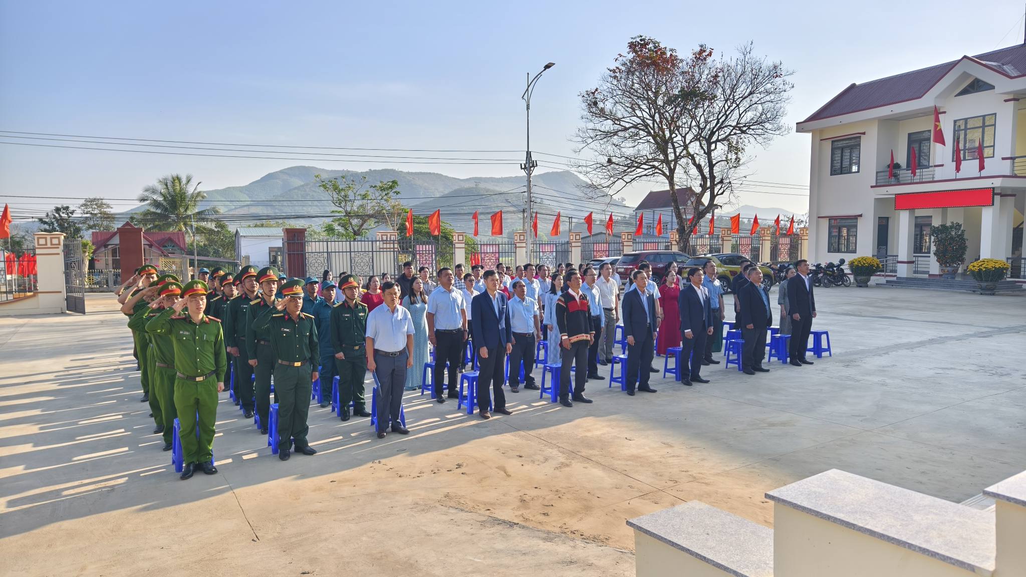 Xã Cư Pui tổ chức Lễ chào cờ đầu năm Xuân Bính Ngọ 2026