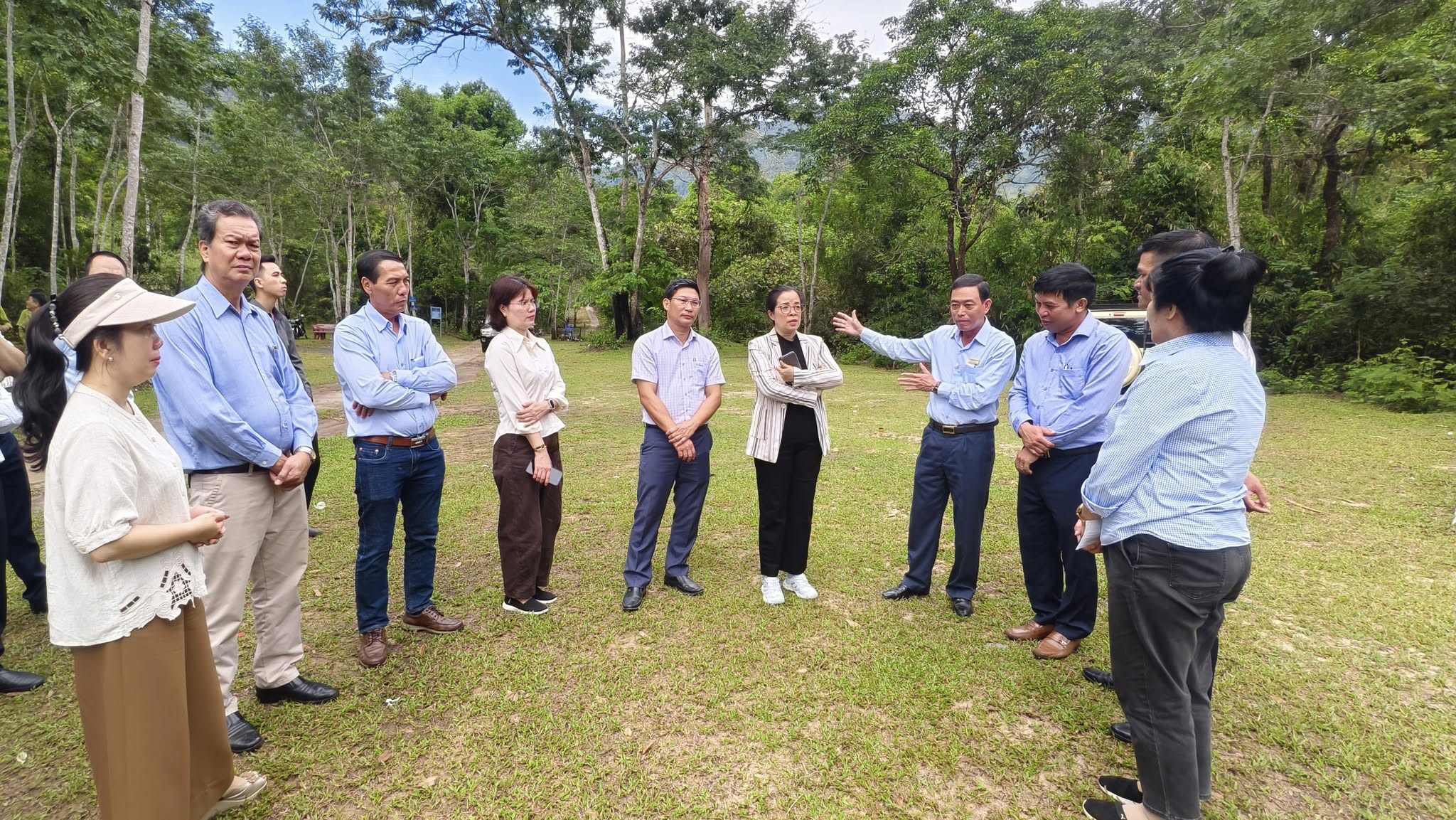 Phó Bí thư Tỉnh ủy Huỳnh Thị Chiến Hòa khảo sát du lịch cộng đồng tại Cư Pui