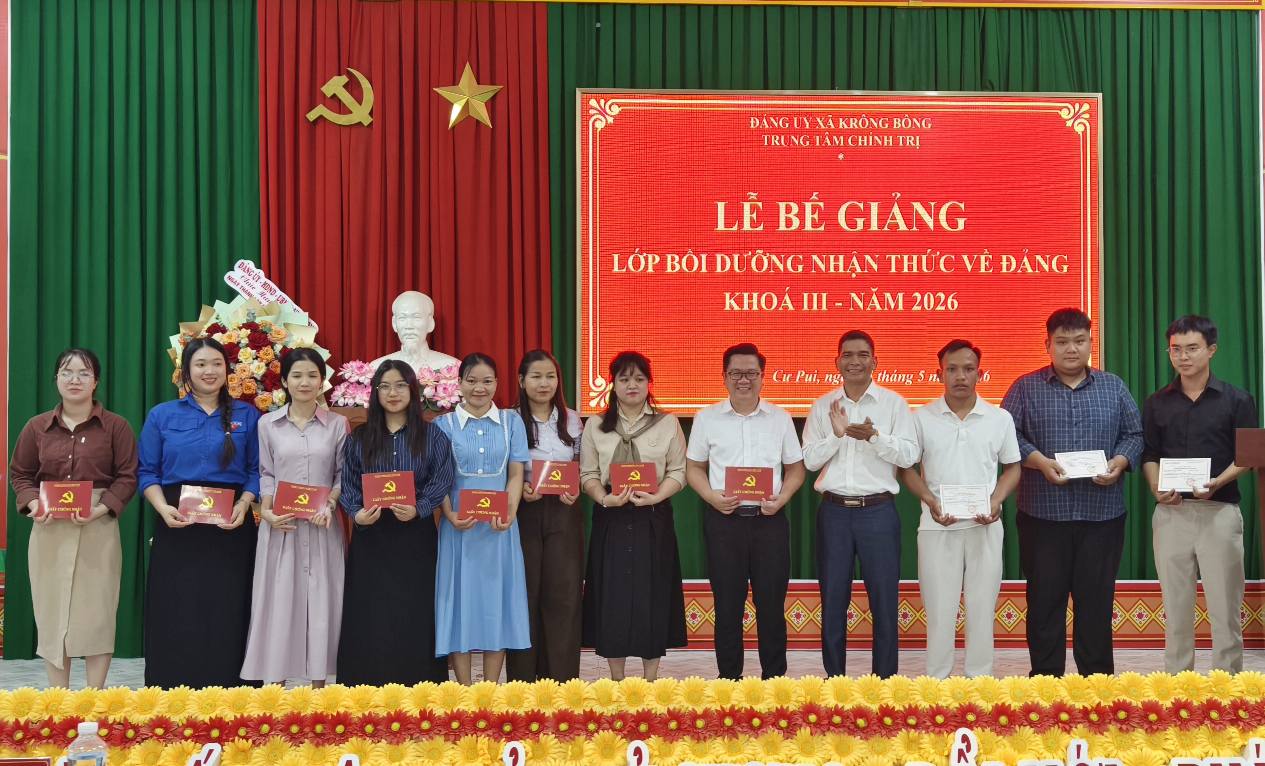 Trung tâm Chính trị Krông Bông bế giảng lớp bồi dưỡng nhận thức về Đảng đợt III năm 2026