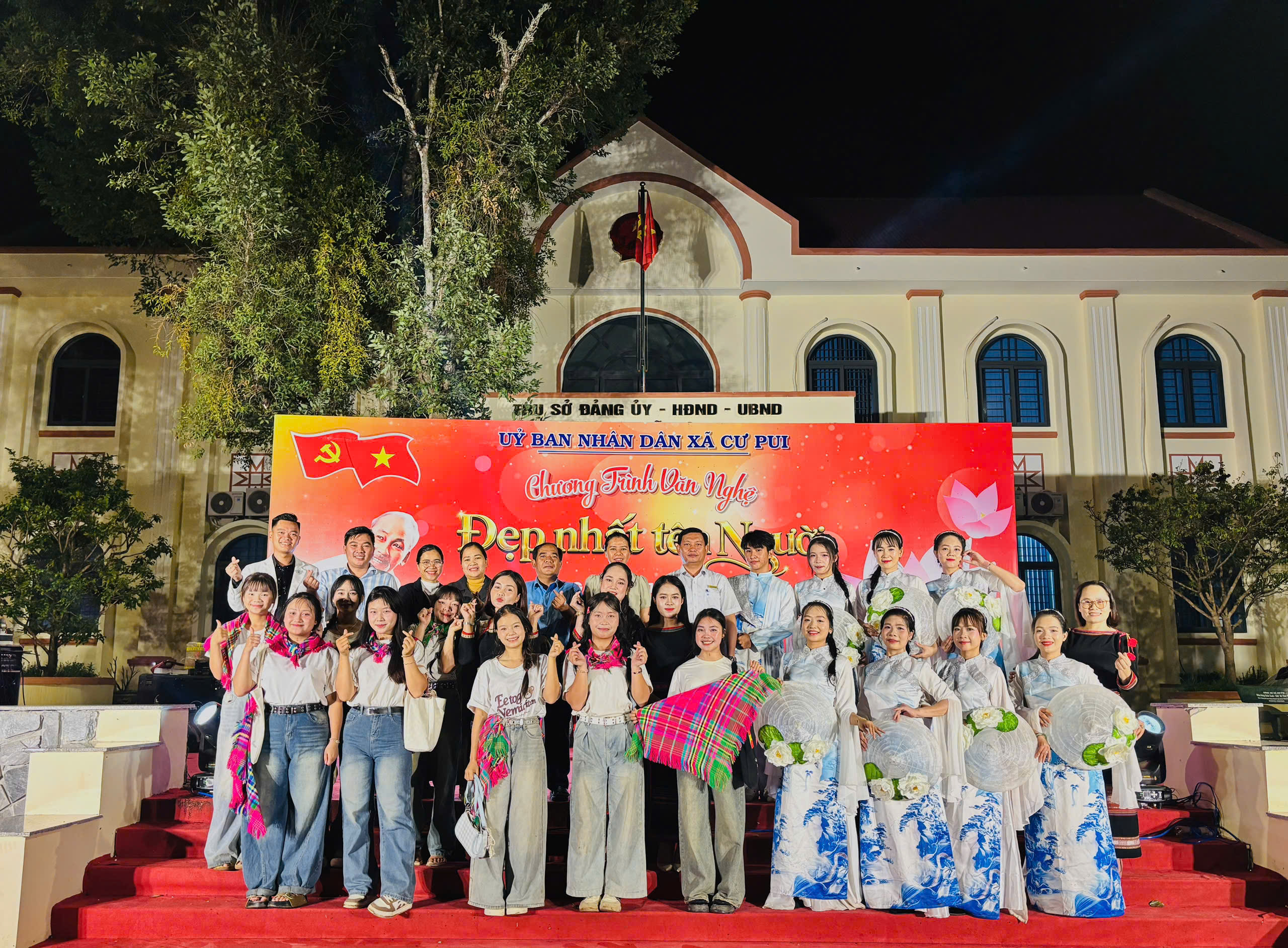 Sôi nổi chương trình văn nghệ chào mừng kỷ niệm 136 năm Ngày sinh Chủ tịch Hồ Chí Minh